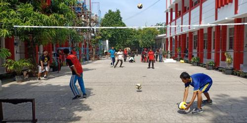 Ekstrakurikuler Volly